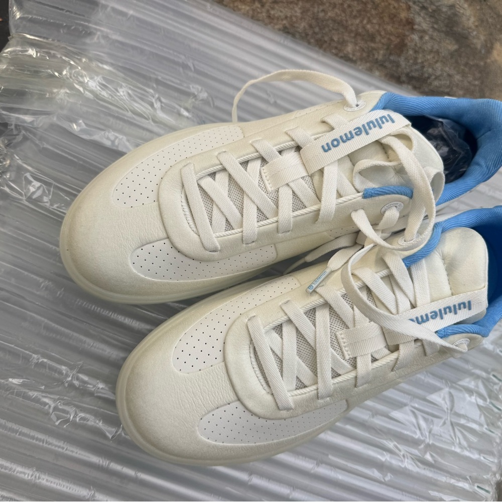 *NWOT* Lululemon Women's Cityverse Sneaker - White with Blue Accents, size 8